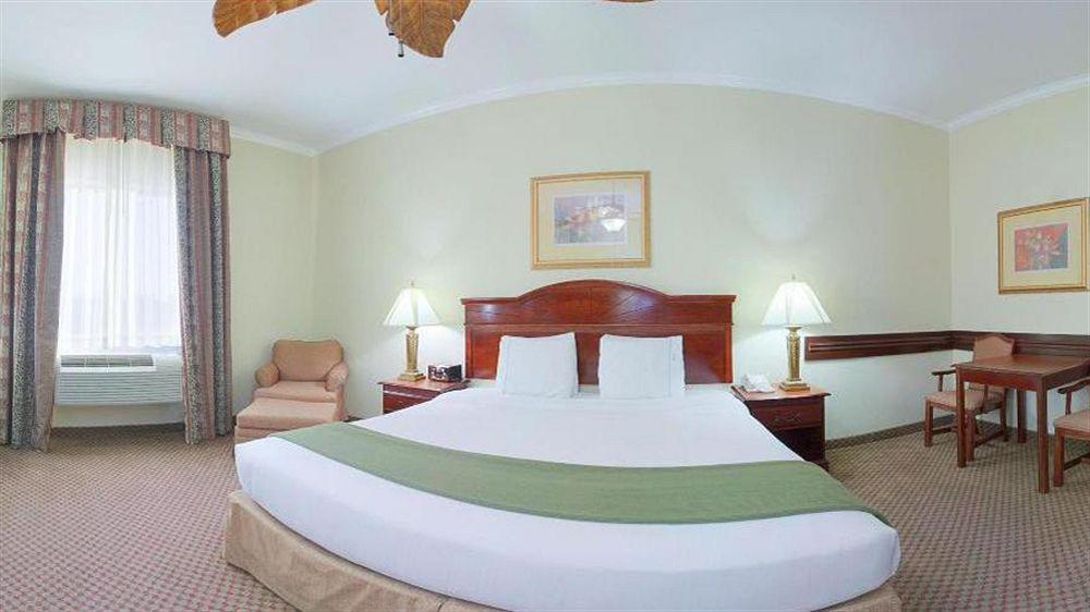 Holiday Inn Express & Suites Houston East By Ihg Екстер'єр фото