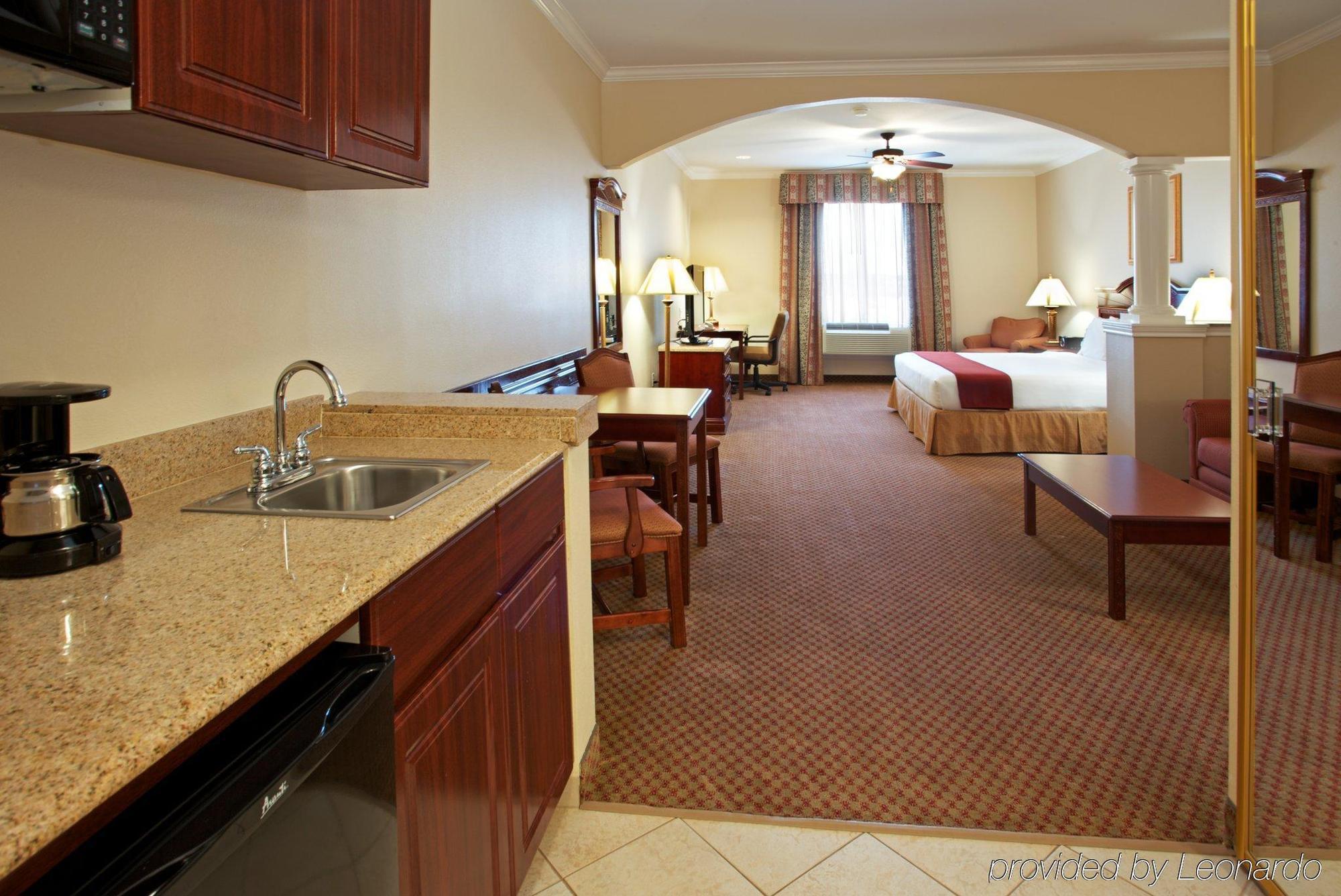 Holiday Inn Express & Suites Houston East By Ihg Екстер'єр фото