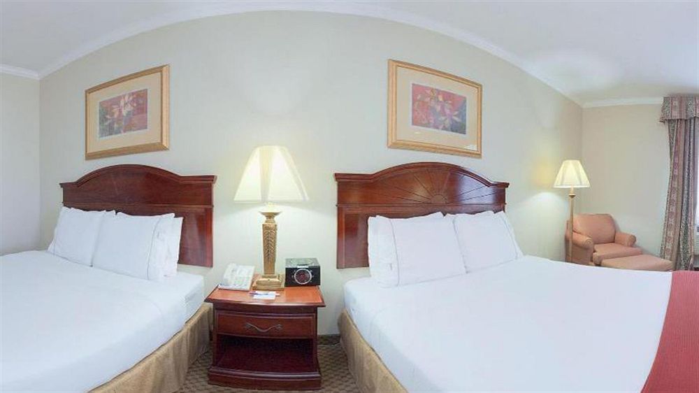 Holiday Inn Express & Suites Houston East By Ihg Екстер'єр фото